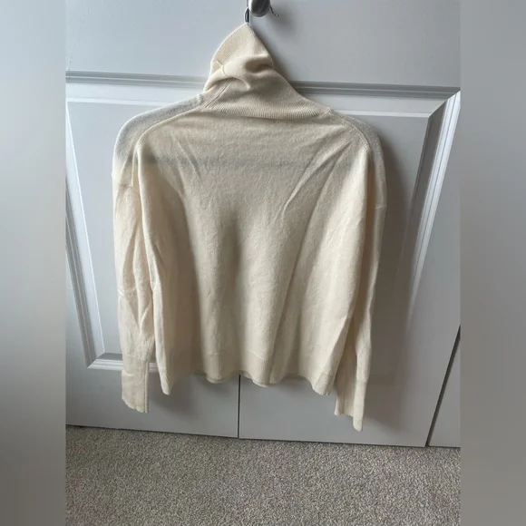 J. Crew cashmere turtleneck EUC. Size M. ivory/cream - Picture 2 of 7